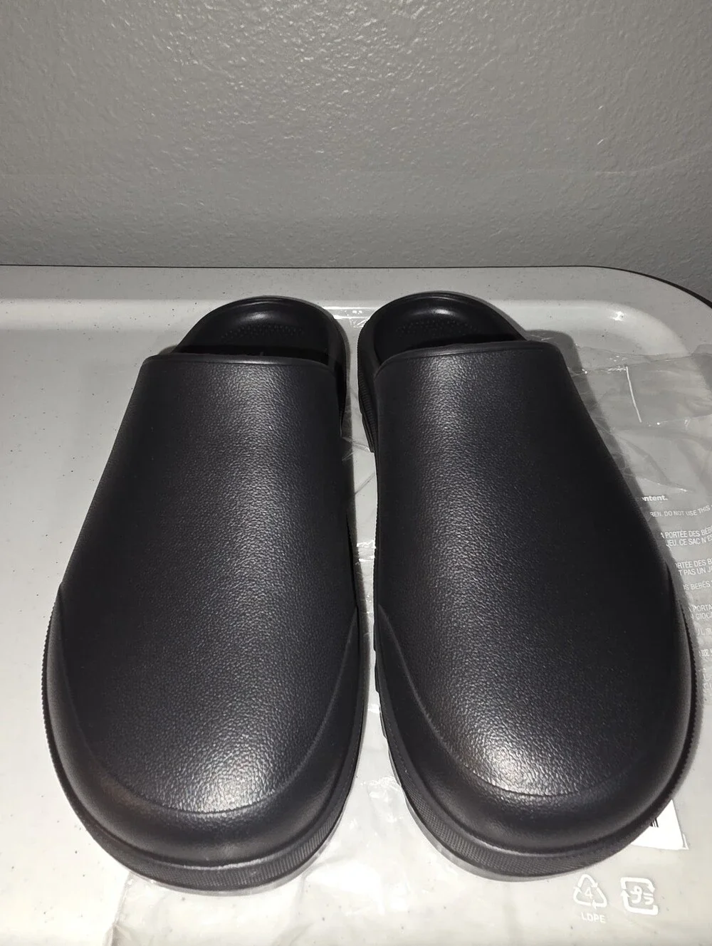 Bundle Of 2 Men's Old Navy Green & Black Eva Slip On Clogs Size 9